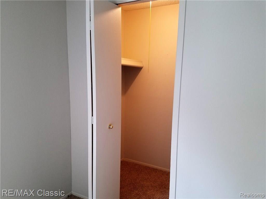 42408 Barchester Road Canton, MI 48187 - Photo 25 of 31 walk-in master bedroom closet