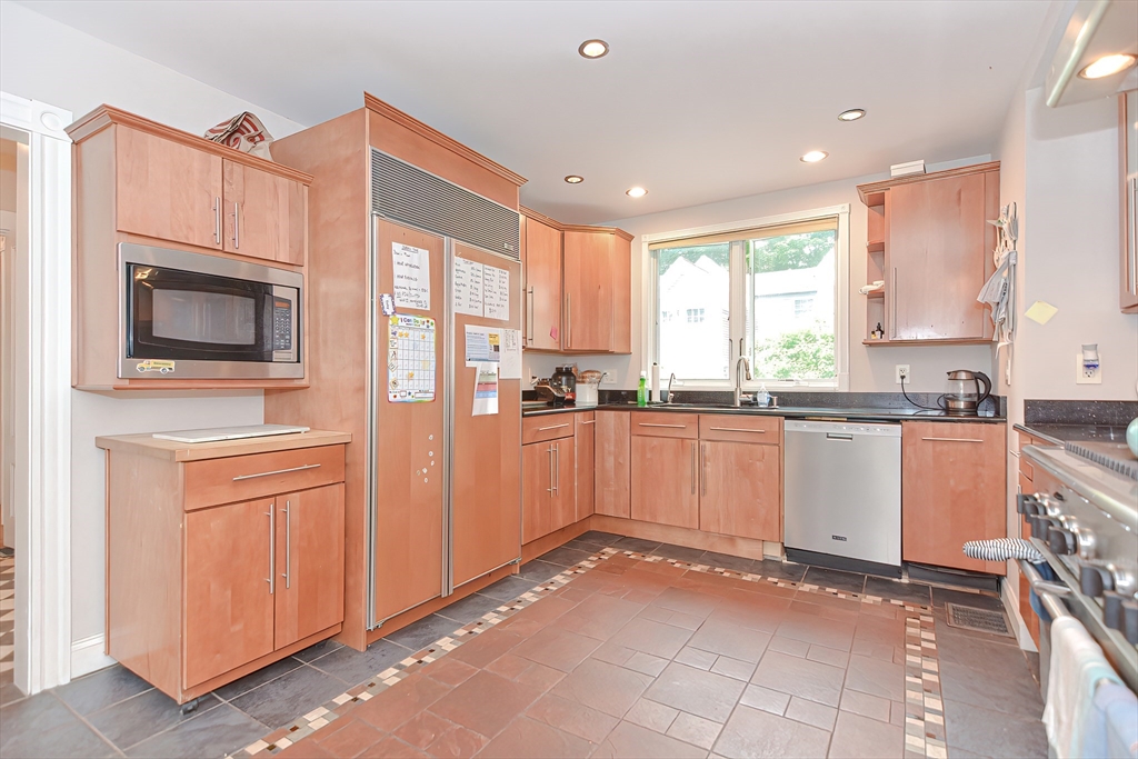 2 Elm Street, Unit 1 Wellesley, MA 02481 - Photo 2 of 33