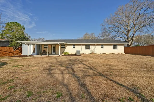$385,000 | 808 Vogel Drive, Lockhart, TX 78644