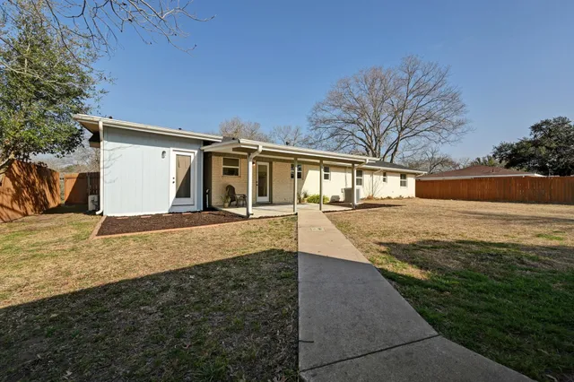 $385,000 | 808 Vogel Drive, Lockhart, TX 78644
