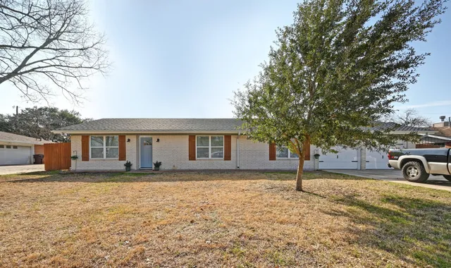 $385,000 | 808 Vogel Drive, Lockhart, TX 78644