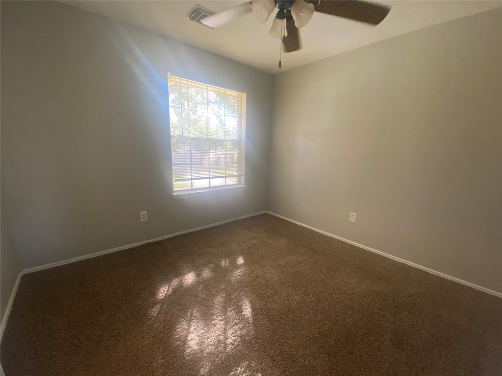 14007 Oleoke Lane Houston, TX 77015 - Photo 16 of 19 en empty room with windows and ceiling fan