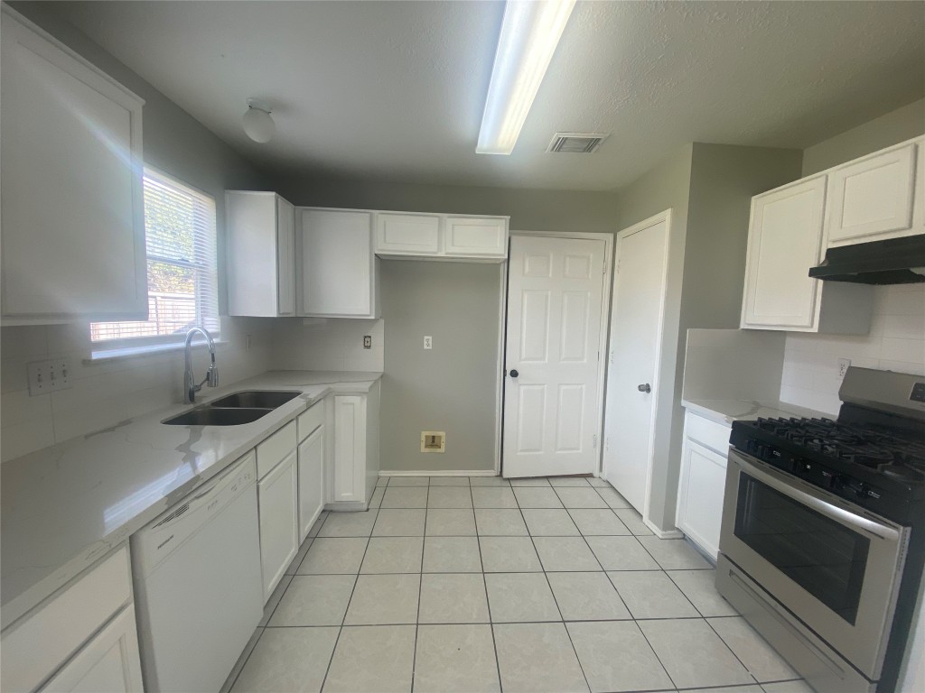 14007 Oleoke Lane Houston, TX 77015 - Photo 5 of 19 a kitchen with a stove cabinets and a counter top space