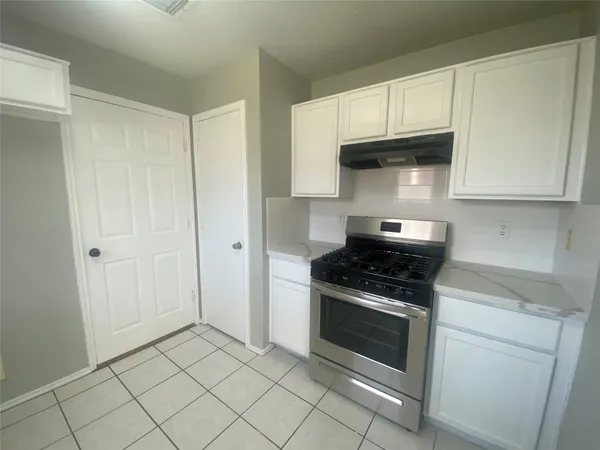 $2,000 | 14007 Oleoke Lane, Houston, TX 77015