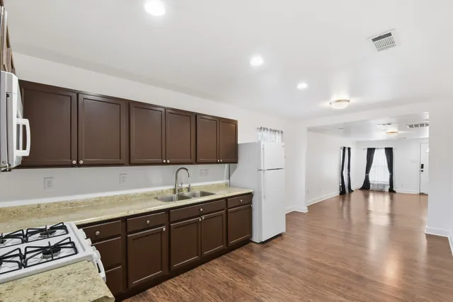 $1,600 | 915 Nevell Street, Cleveland, TX 77327