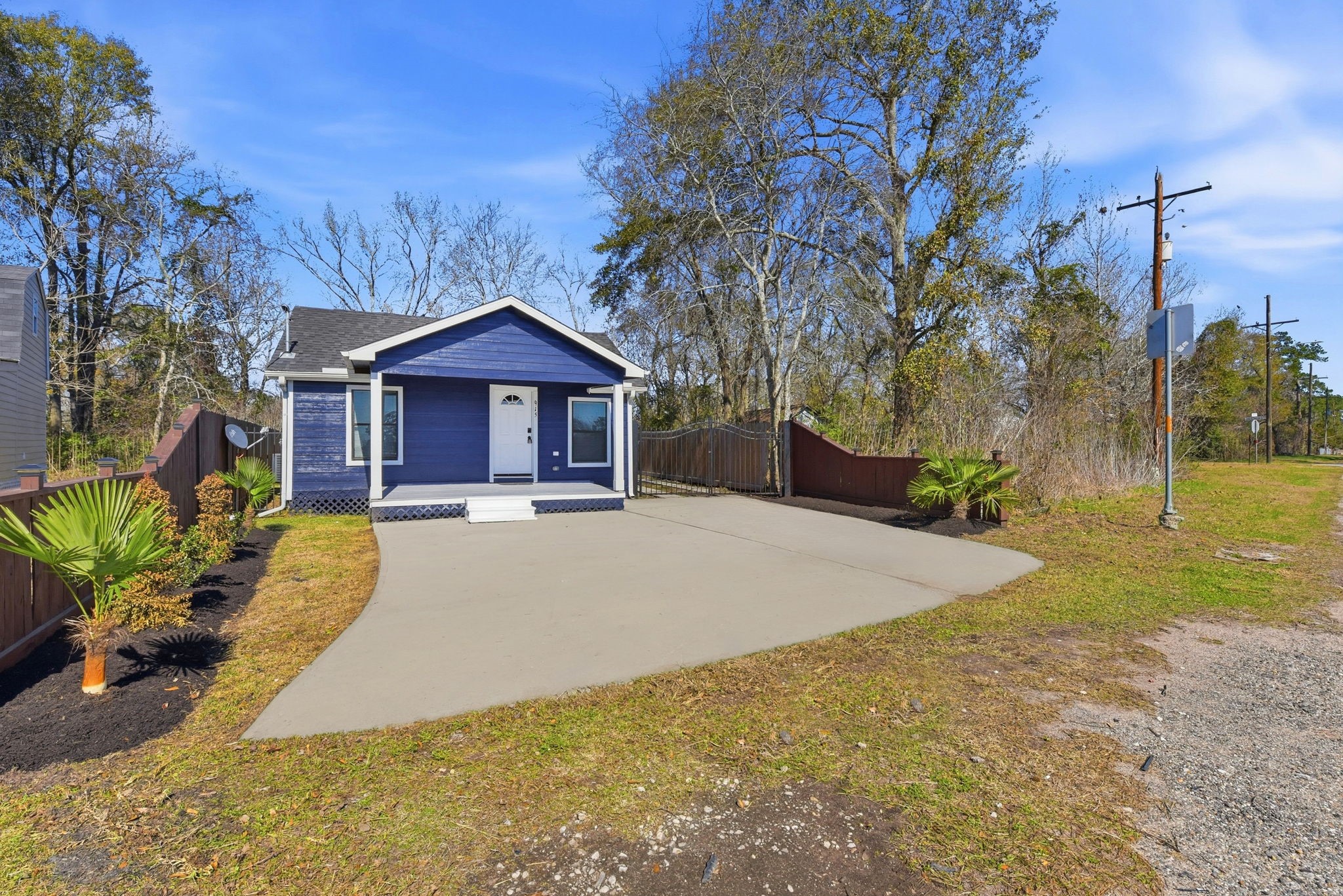 915 Nevell Street Cleveland, TX 77327 - Photo 5 of 30