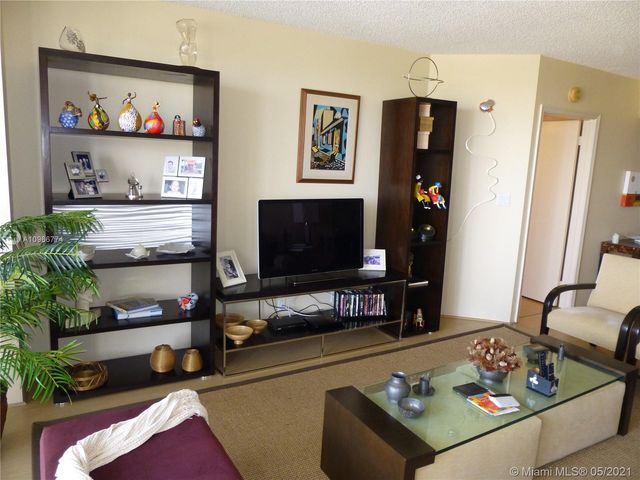 $400,000 | 3598 Yacht Club Drive, Unit 1501, Aventura, FL 33180