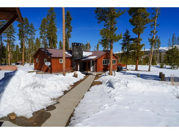 a view of outdoor space with garden view