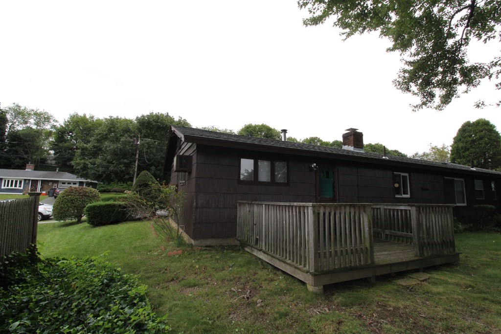 3 Gordon Road Beverly, MA 01915 - Photo 4 of 25 Gallery Image 4