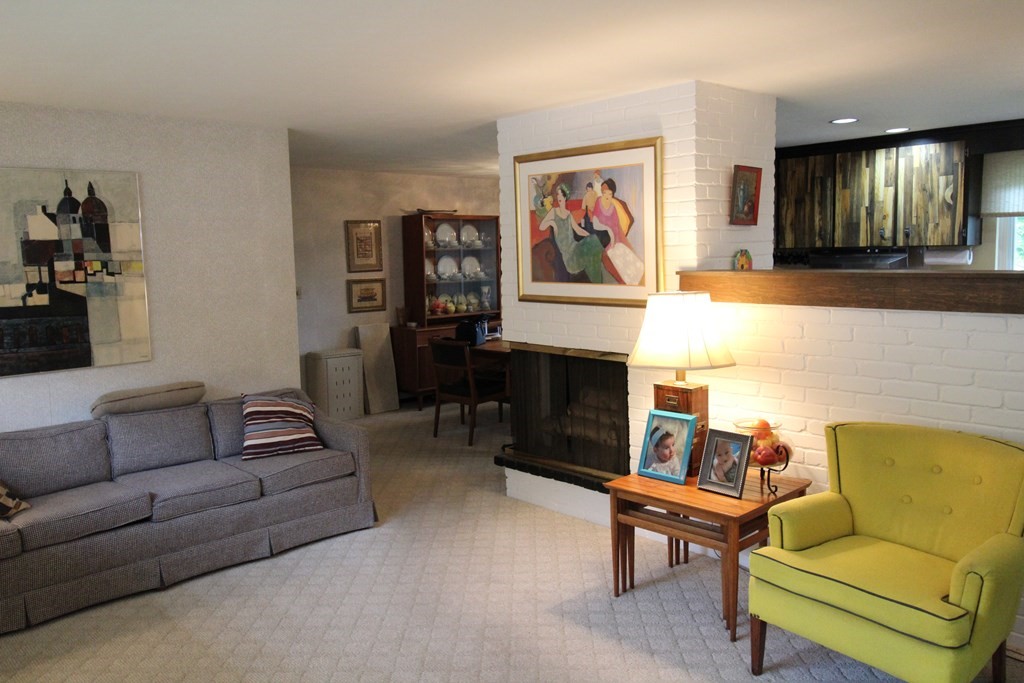 3 Gordon Road Beverly, MA 01915 - Photo 7 of 25 Gallery Image 7