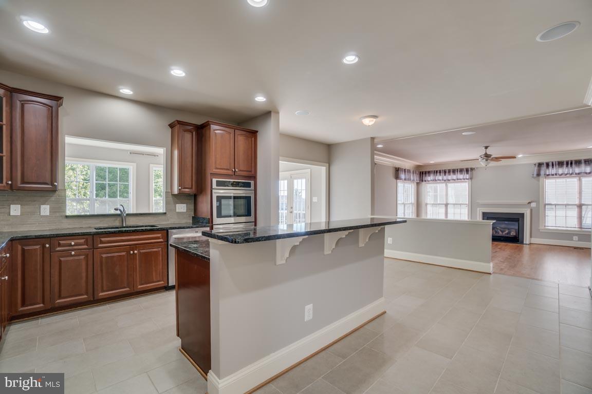 18460 Kerill Road Triangle, VA 22172 - Photo 12 of 47 Huge gourmet kitchen