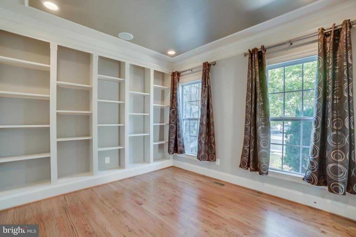 18460 Kerill Road Triangle, VA 22172 - Photo 18 of 47 Built in book shelves in 1st floor office