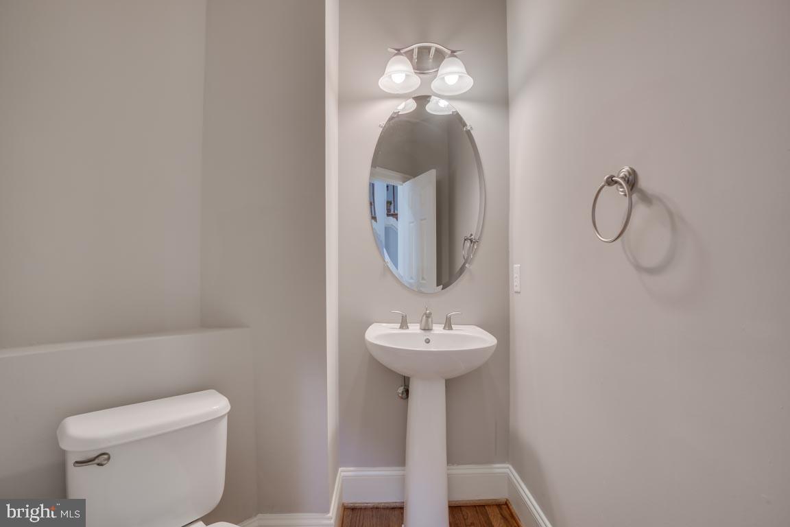 18460 Kerill Road Triangle, VA 22172 - Photo 19 of 47 Main floor half bath