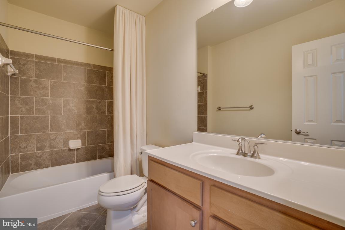 18460 Kerill Road Triangle, VA 22172 - Photo 29 of 47 Hall bath