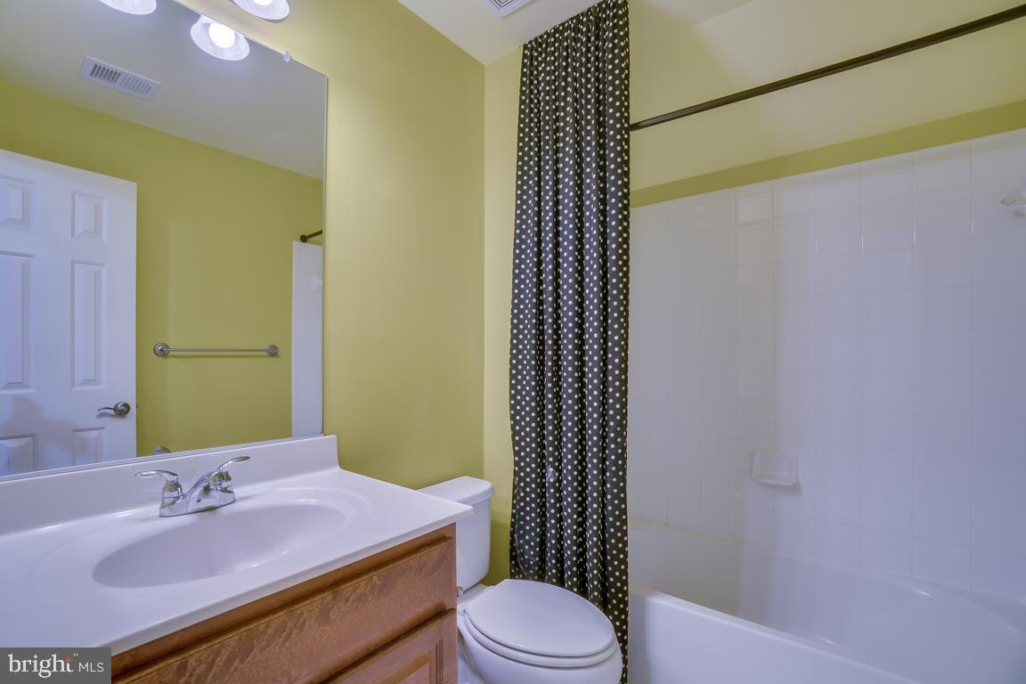 18460 Kerill Road Triangle, VA 22172 - Photo 33 of 47 Top floor full bath