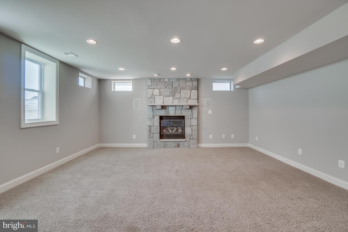 18460 Kerill Road Triangle, VA 22172 - Photo 38 of 47 Huge family room with fireplace