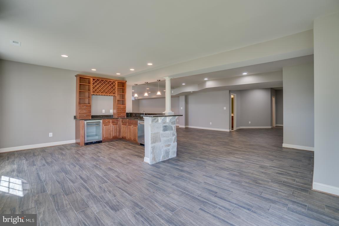 18460 Kerill Road Triangle, VA 22172 - Photo 42 of 47 Stone bar with granite