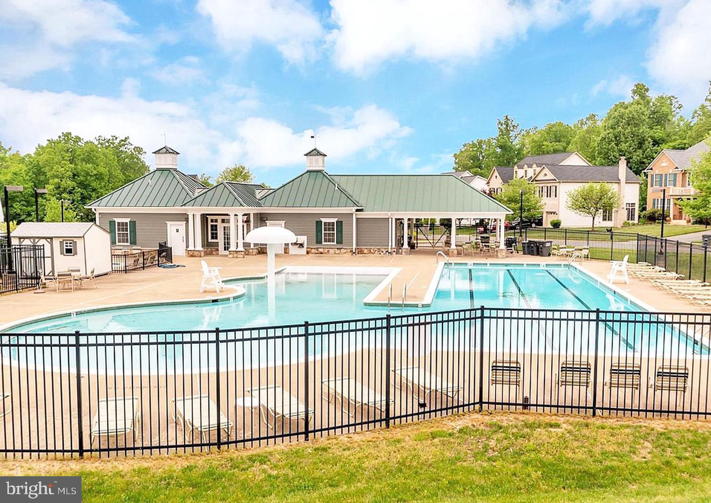 18460 Kerill Road Triangle, VA 22172 - Photo 46 of 47 Community pool