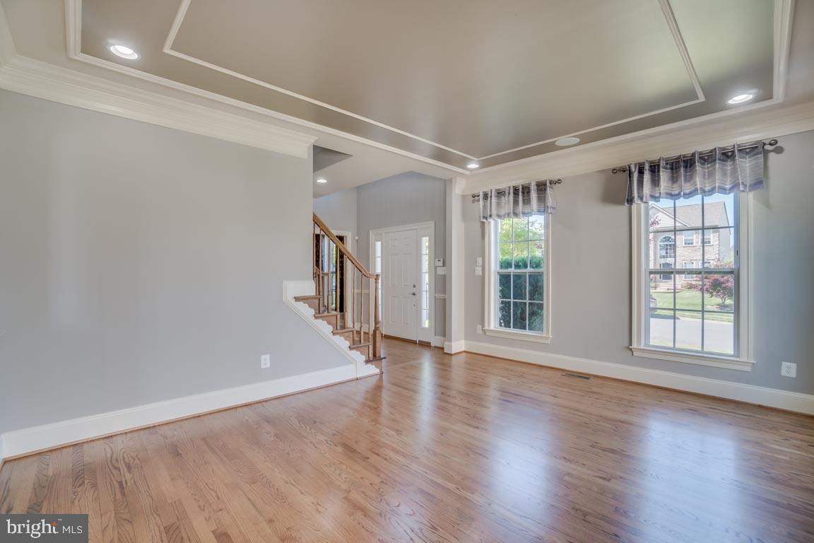 18460 Kerill Road Triangle, VA 22172 - Photo 8 of 47 Lots of light in living room