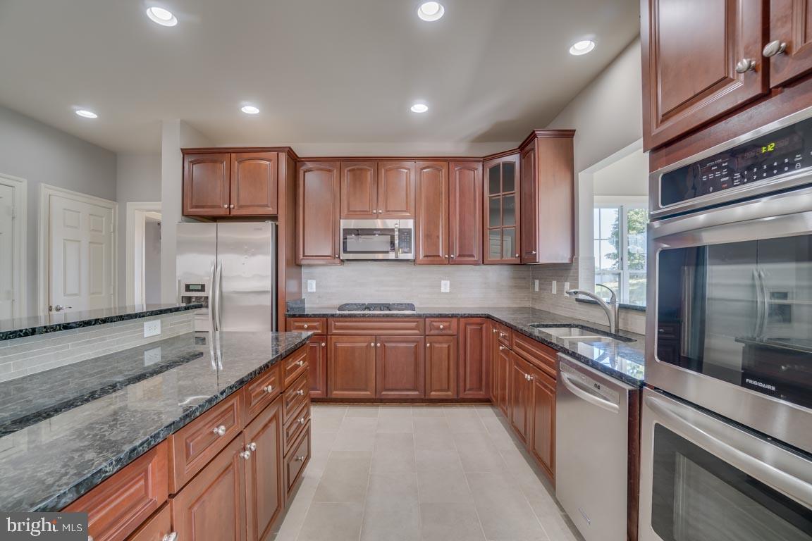 18460 Kerill Road Triangle, VA 22172 - Photo 10 of 47 Granite counters and new wall ovens