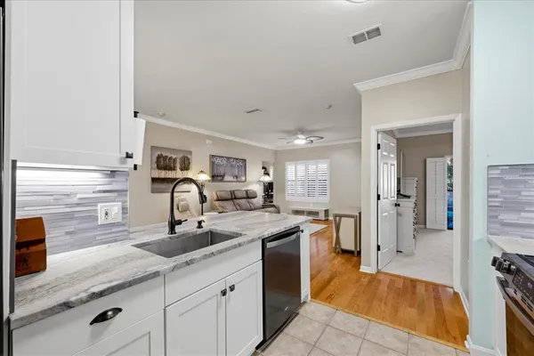 $340,000 | 2295 Tuscany Trace, Unit 8, Palm Harbor, FL 34683