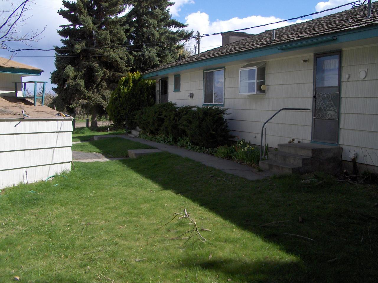 20 Linse Road Tieton, WA 98947 - Photo 2 of 6 a backyard of a house with lots of green space