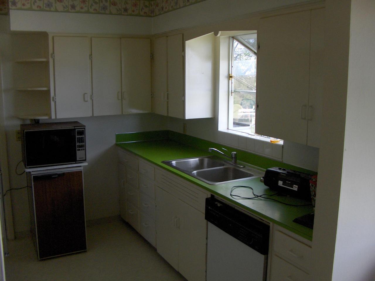 20 Linse Road Tieton, WA 98947 - Photo 5 of 6 a kitchen with a sink and cabinets