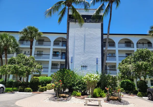 $77,995 | 4501 Martinique Way, Unit C2, Coconut Creek, FL 33066