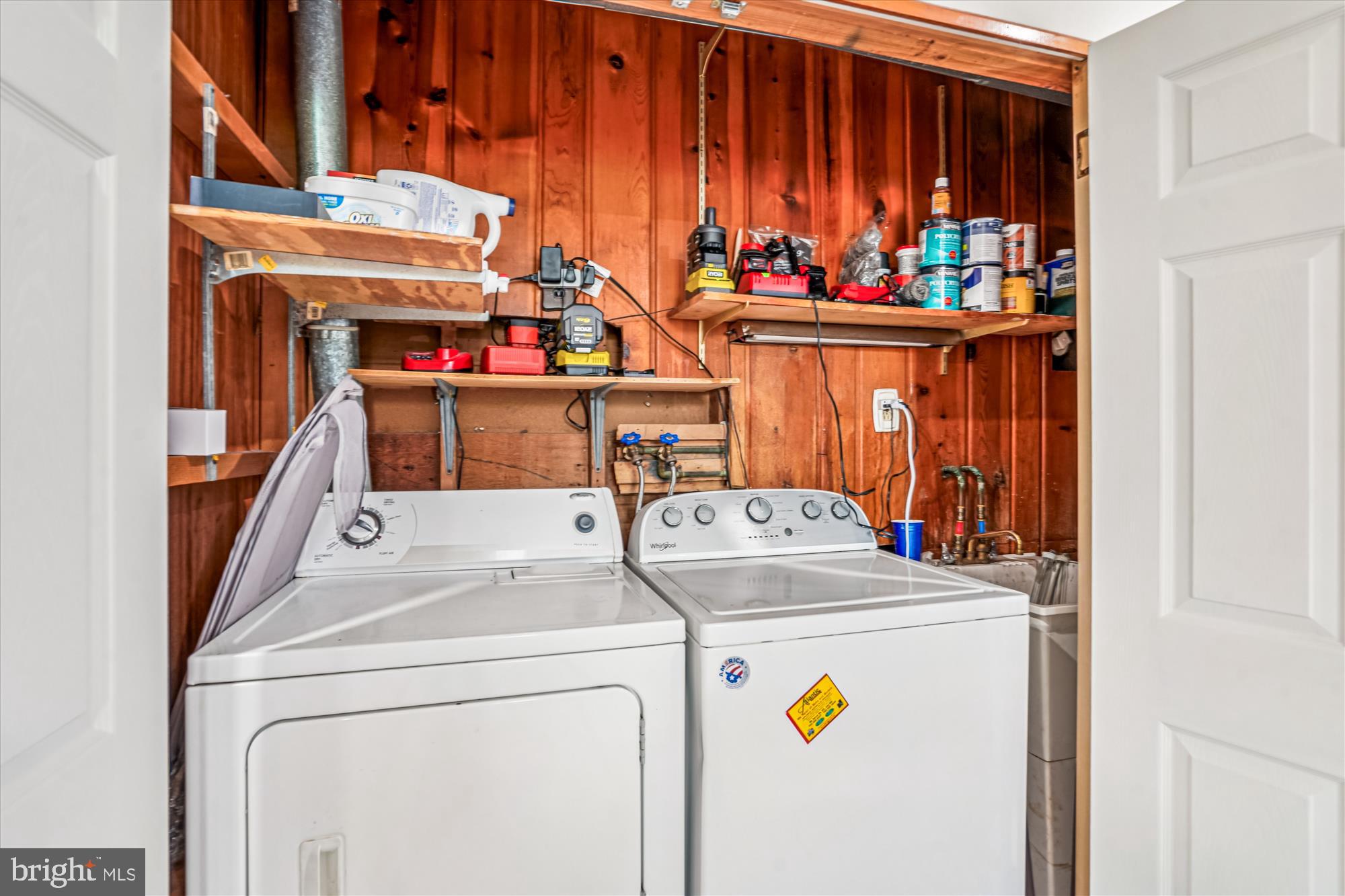 6108 Dorchester Street Springfield, VA 22150 - Photo 17 of 20 a utility room with dryer and washer