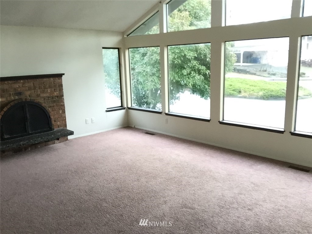 1820 Southeast 21st Place Renton, WA 98055 - Photo 3 of 8 Gallery Image 3