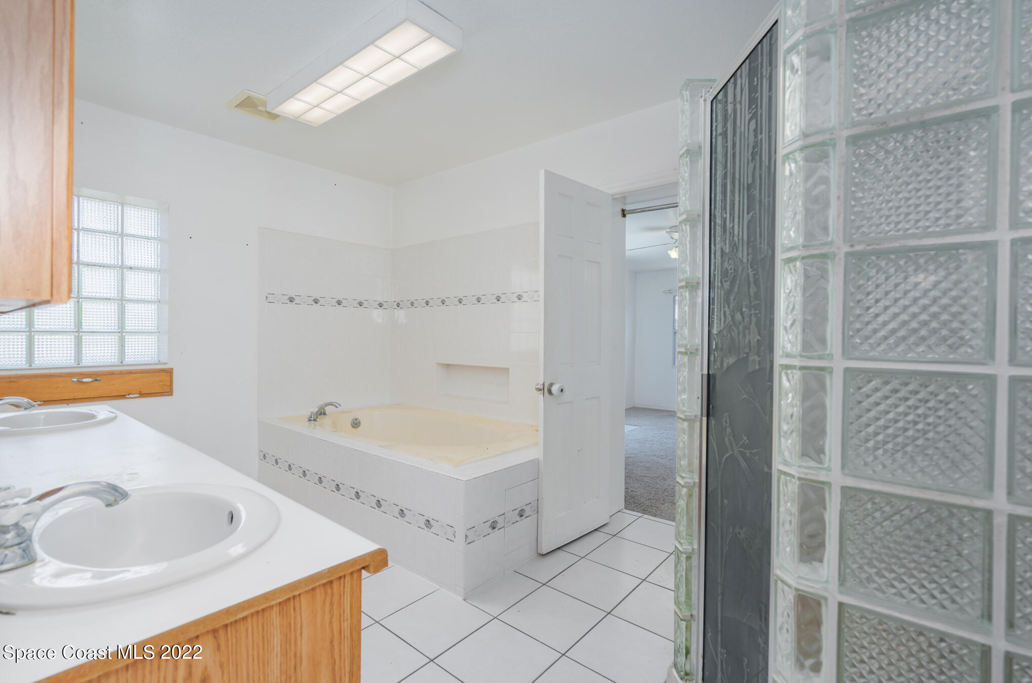 201 Orchid Boulevard Melbourne, FL 32901 - Photo 17 of 36 a bathroom with a sink a toilet and bathtub