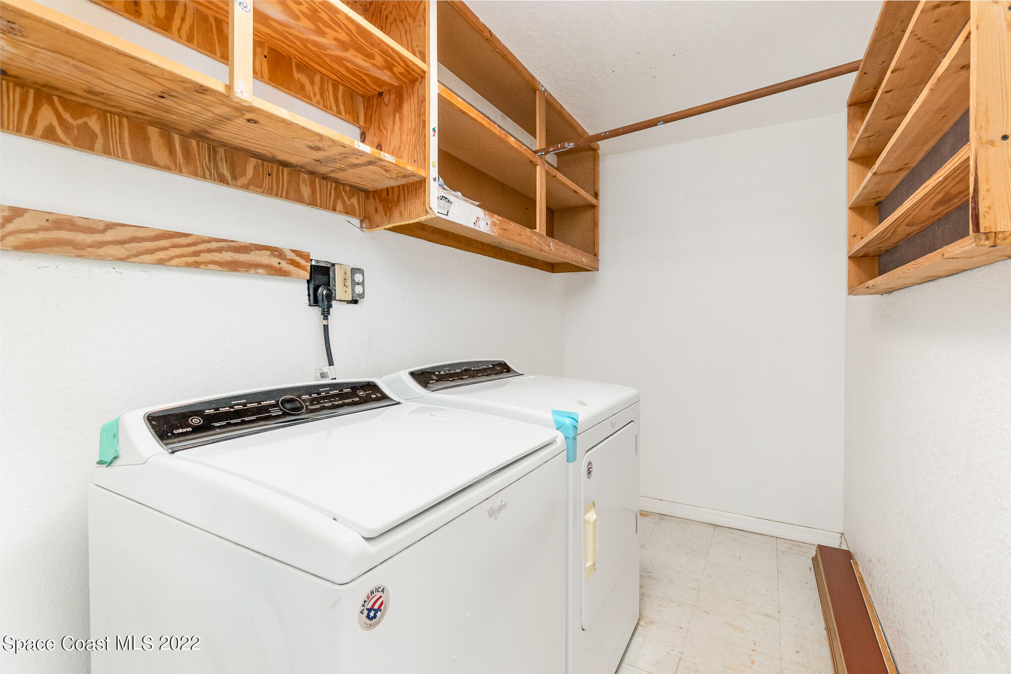 201 Orchid Boulevard Melbourne, FL 32901 - Photo 27 of 36 a utility room with dryer and washer