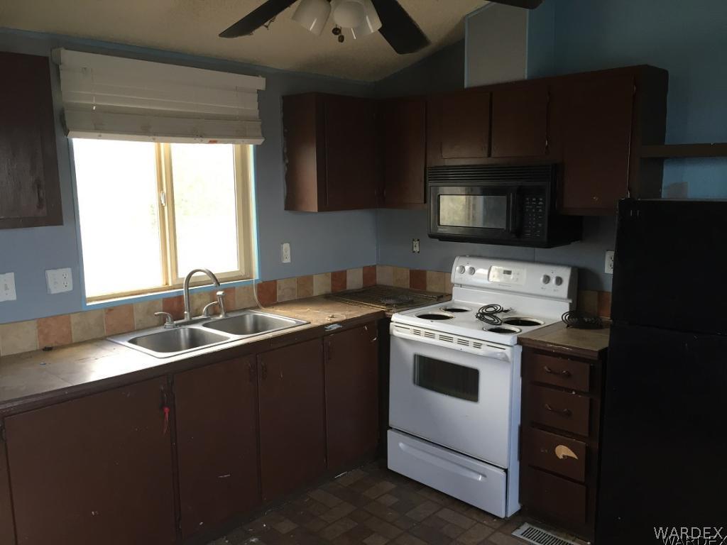 1226 South Cordes Road Golden Valley, AZ 86413 - Photo 23 of 31 Kitchen