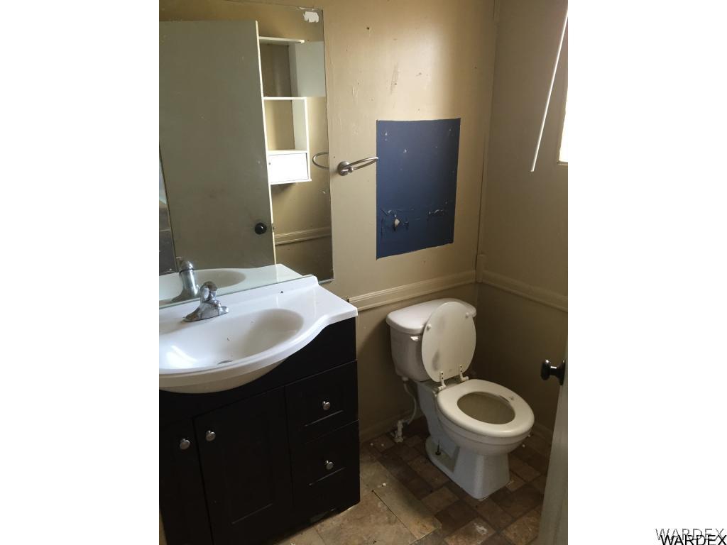 1226 South Cordes Road Golden Valley, AZ 86413 - Photo 28 of 31 Master Bath 2