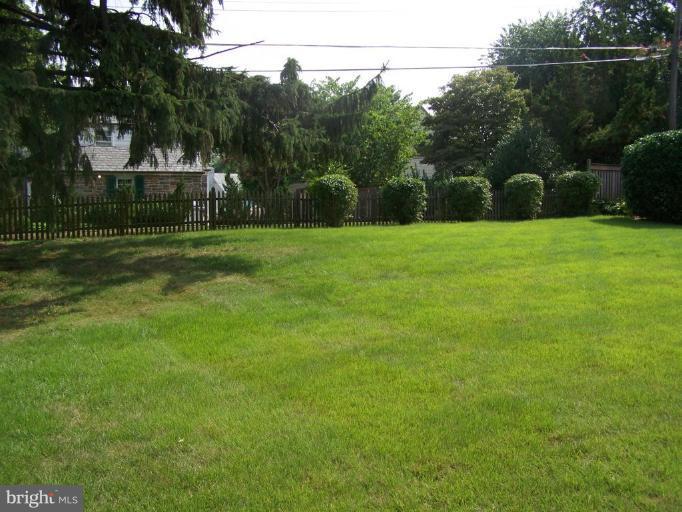 607 Coventry Road Towson, MD 21286 - Photo 5 of 19 a view of a park
