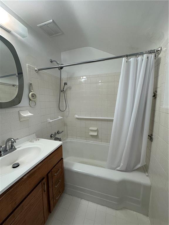 802 Dunster Street Pittsburgh, PA 15226 - Photo 18 of 22 a bathroom with a granite countertop sink toilet and shower