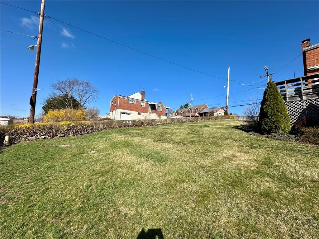 802 Dunster Street Pittsburgh, PA 15226 - Photo 21 of 22 a view of a backyard of the house