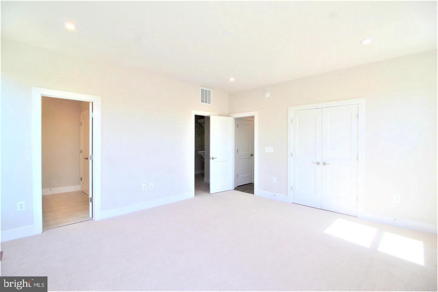 2471 Liberty Loop Herndon, VA 20171 - Photo 20 of 35 a big room with closet and a bathroom