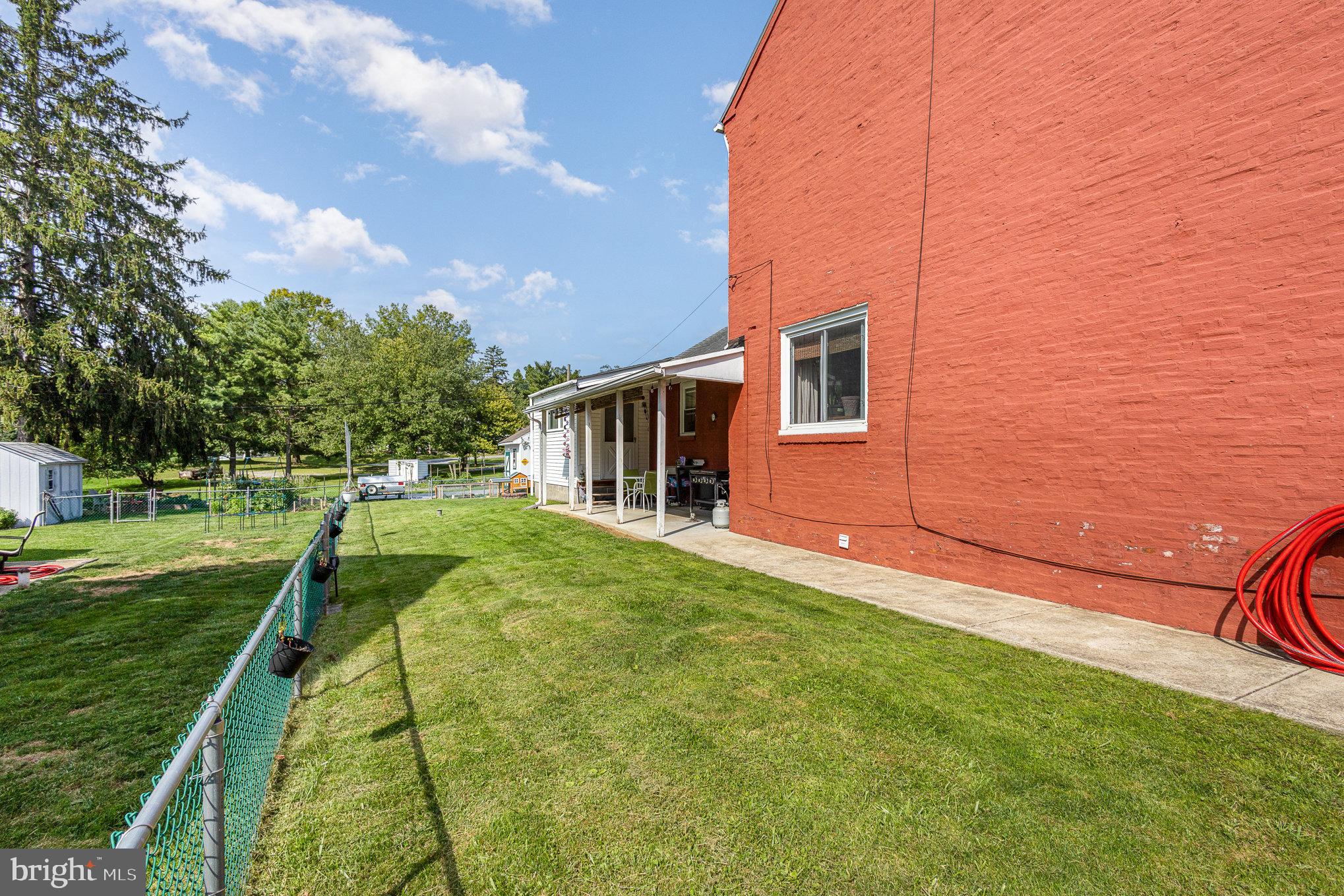 138 Anthracite Road Lebanon, PA 17042 - Photo 18 of 27 Side View Yard
