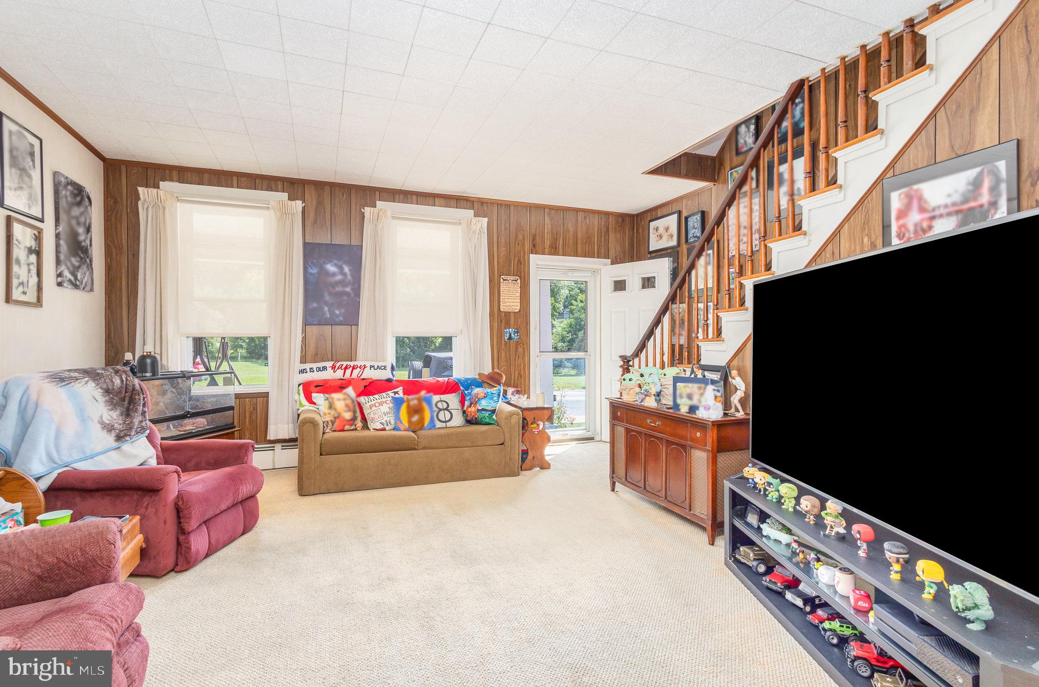 138 Anthracite Road Lebanon, PA 17042 - Photo 6 of 27 Living room