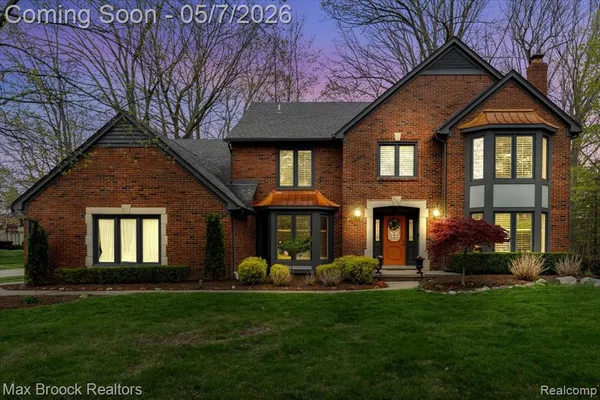 $865,000 | 5536 Whitfield Drive, Troy, MI 48098