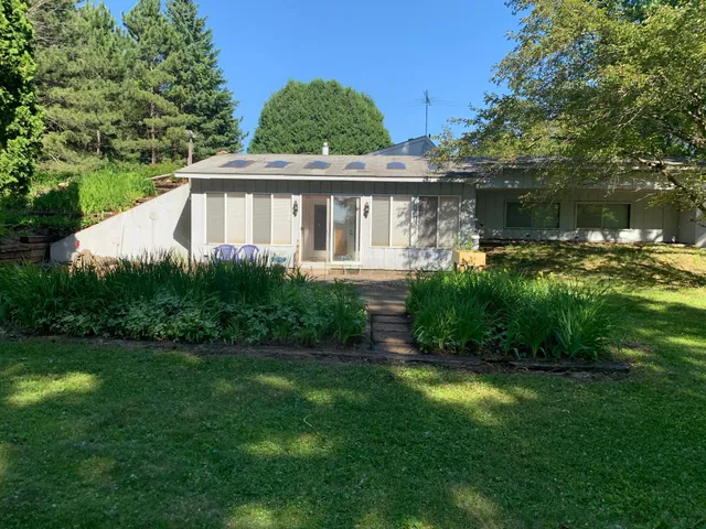 $645,000 | 1516 Twin Springs Road, Houlton, WI 54082