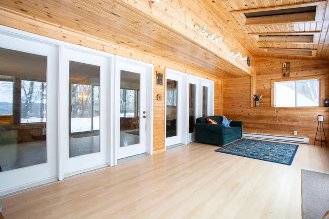 $645,000 | 1516 Twin Springs Road, Houlton, WI 54082