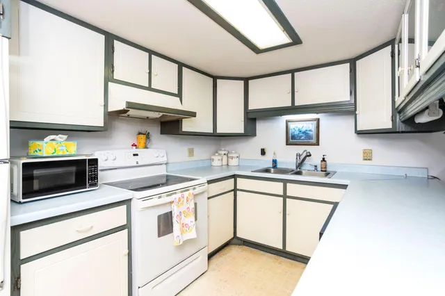 $645,000 | 1516 Twin Springs Road, Houlton, WI 54082