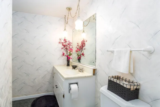 $645,000 | 1516 Twin Springs Road, Houlton, WI 54082