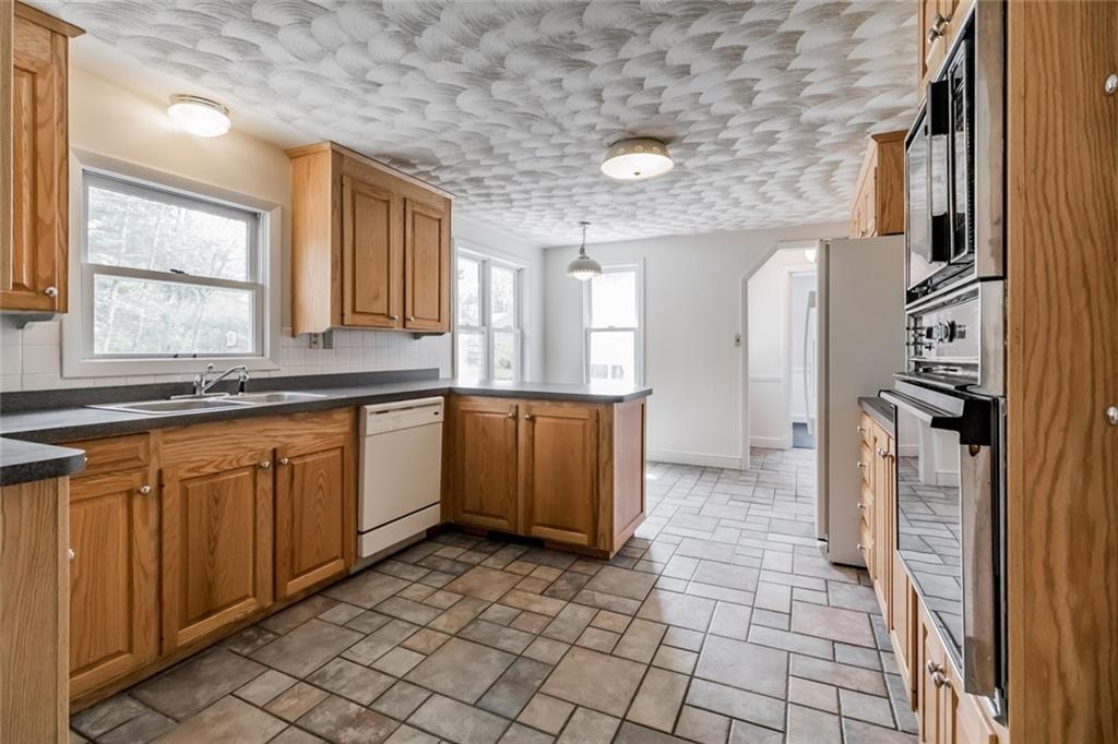 104 Johnson Road Falmouth, ME 04105 - Photo 12 of 35 Photo