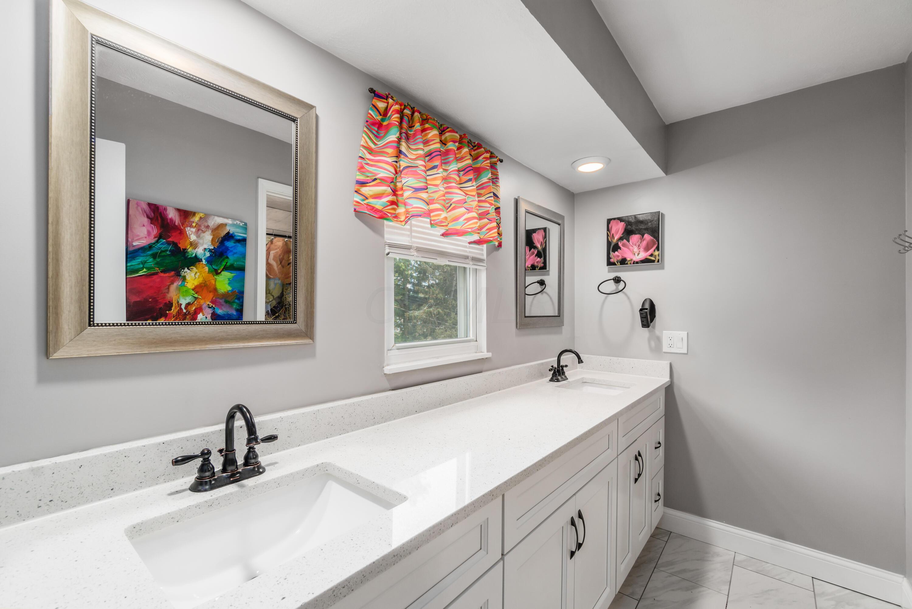 1081 Plum Ridge Columbus, OH 43213 - Photo 27 of 48 Double bowl vanity in primary suite