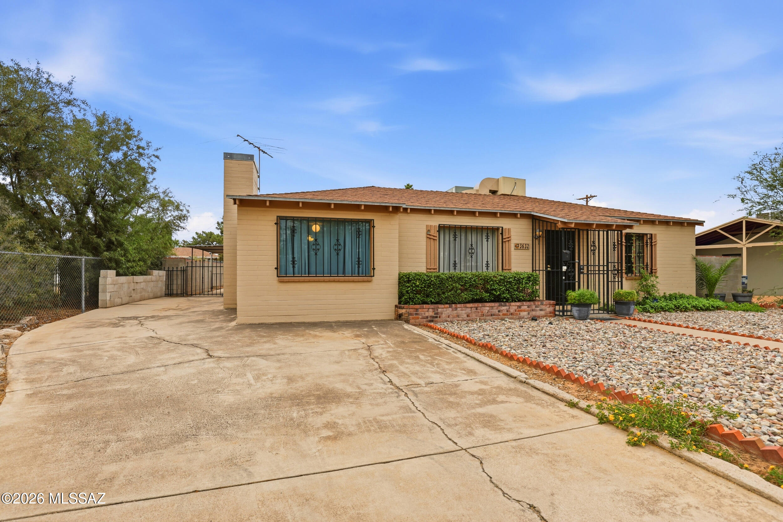 3632 East Juarez Street Tucson, AZ 85713 - Photo 6 of 37 Carport Side