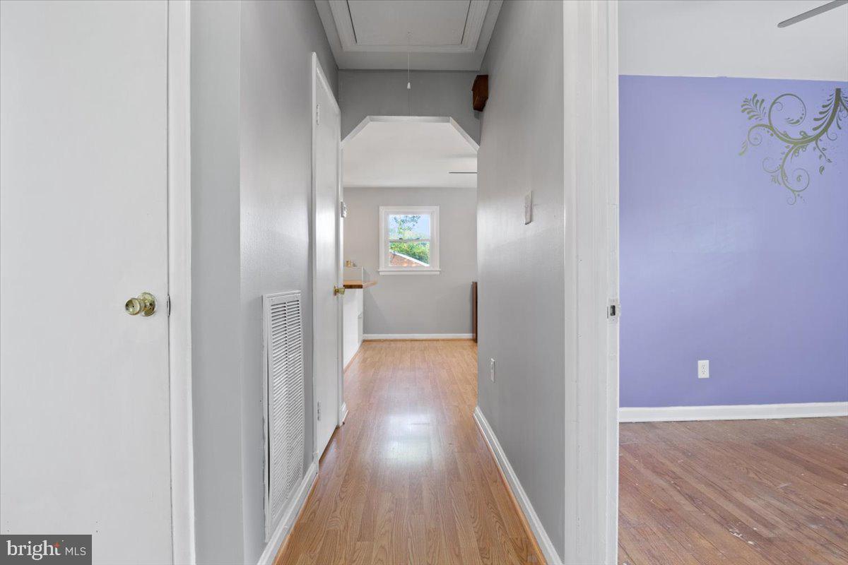 18 Robshire Manor Road Huntingtown, MD 20639 - Photo 11 of 48 Hallway