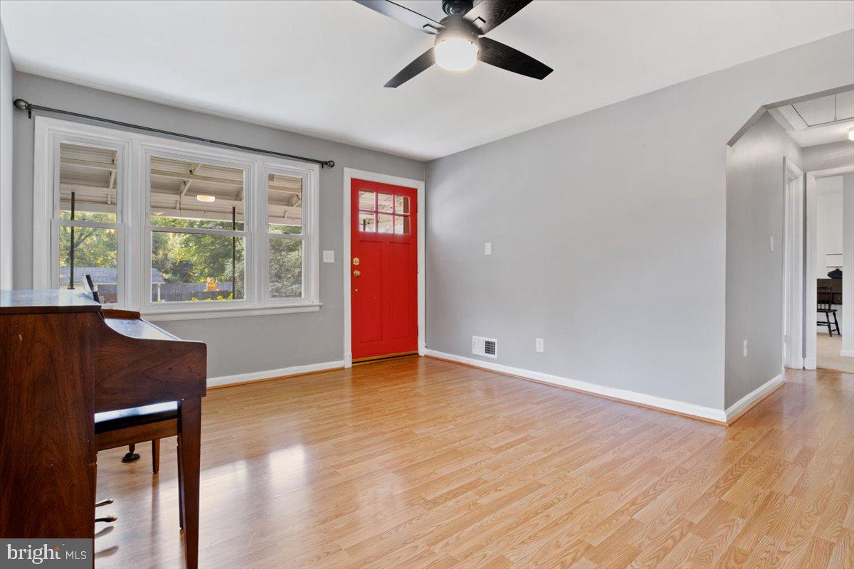 18 Robshire Manor Road Huntingtown, MD 20639 - Photo 7 of 48 Family Room